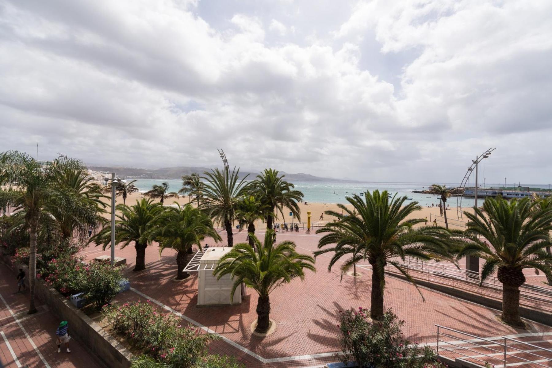 Great Balcony Over Blue Sea By Canariasgetaway لاس بالماس دي غران كاناريا المظهر الخارجي الصورة