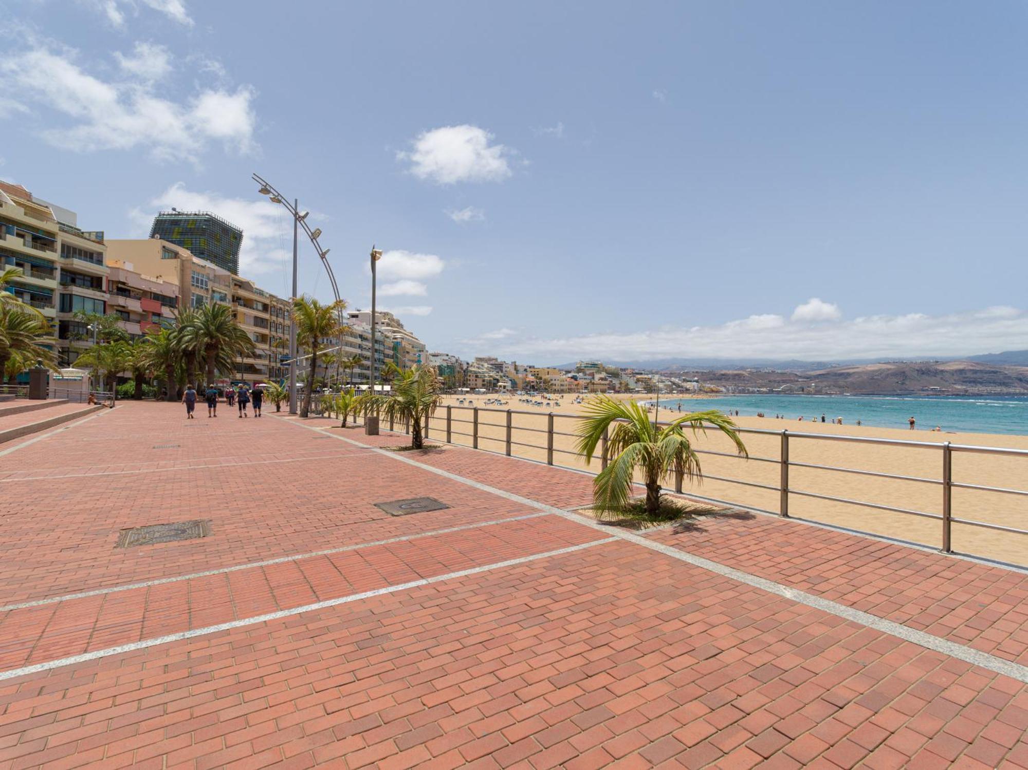 Great Balcony Over Blue Sea By Canariasgetaway لاس بالماس دي غران كاناريا المظهر الخارجي الصورة